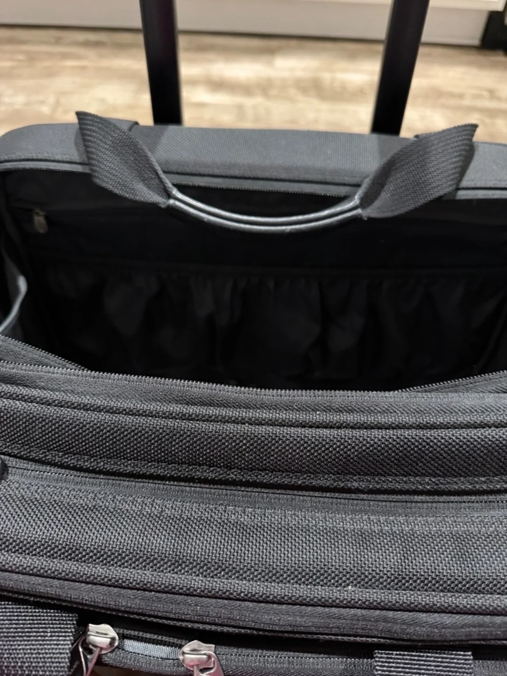Briggs & Riley Black Rolling Wheeled Carryon Bag Laptop Travel Luggage